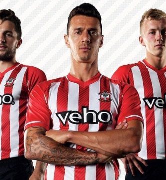 El Southampton borra Adidas de su camiseta y vuelve a las rayas